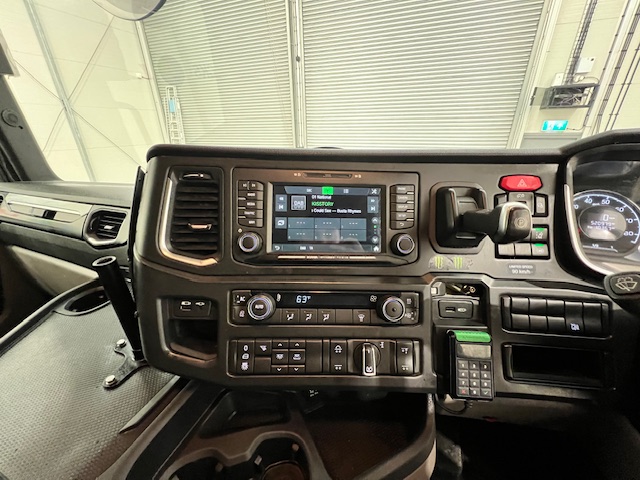 Scania R450 6×2 Midlift Highline Tractor Unit