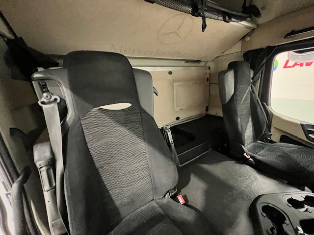 Mercedes Actros 1824 4×2 Sleeper Cab Fridge Box