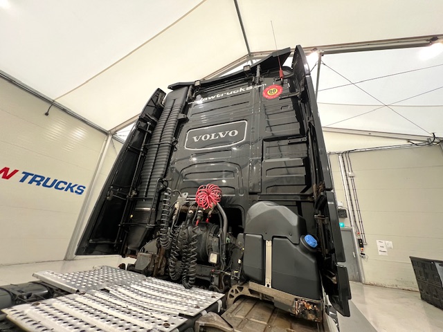 Volvo FH16 750 6×2 Midlift Tractor Unit
