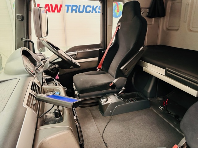 MAN TGM 18.250 Sleeper Cab Curtainsider