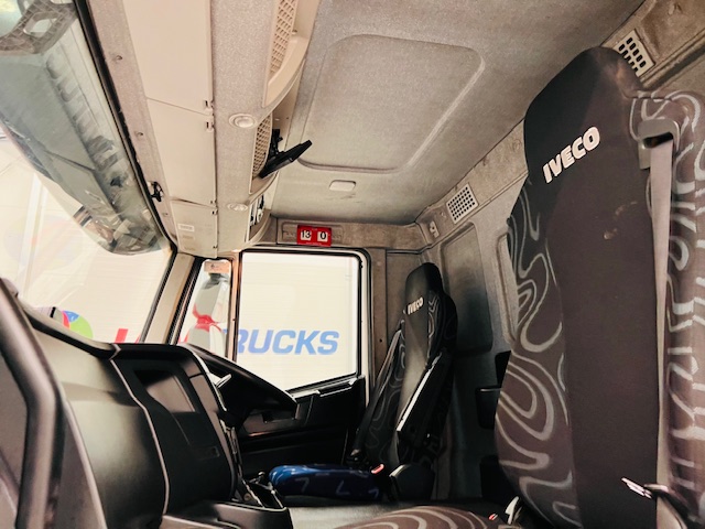 Iveco Stralis 310 AT 6×2 Box Van