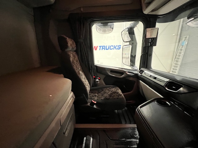Scania R450 6×2 Midlift Tractor Unit