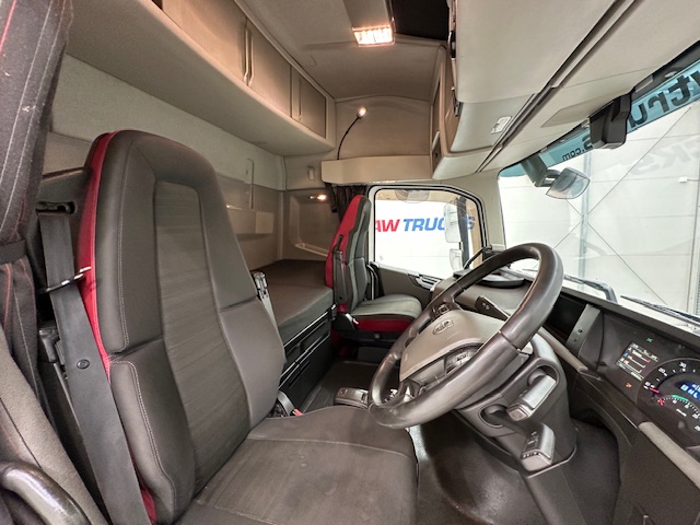Volvo FH 500 6×2 Midlift Tractor Unit