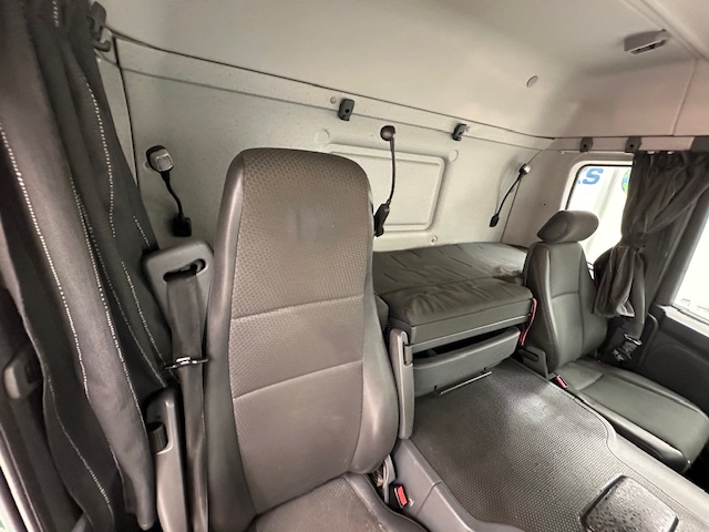 Scania P250 4×2 Sleeper Cab Box Van