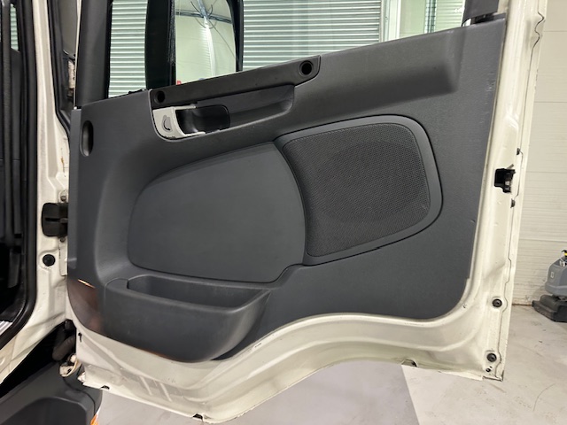 Scania P280 6×2 Rear Lift Day Cab Fridge Box