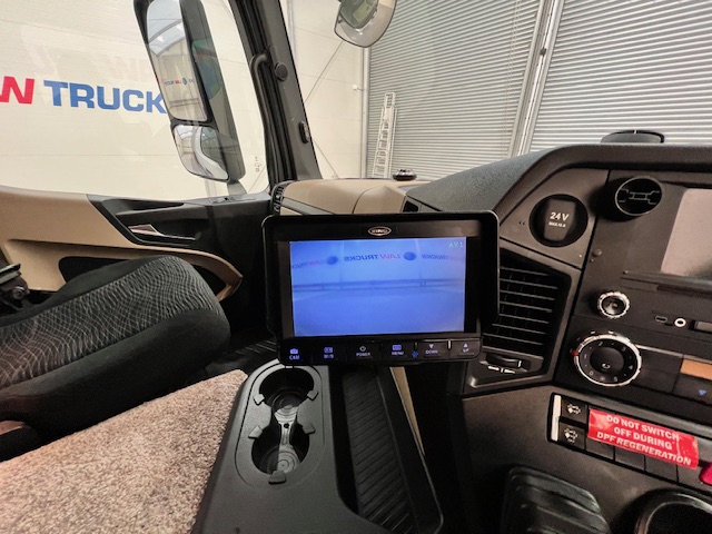 Mercedes Actros 1824 4×2 Sleeper Cab Curtainsider