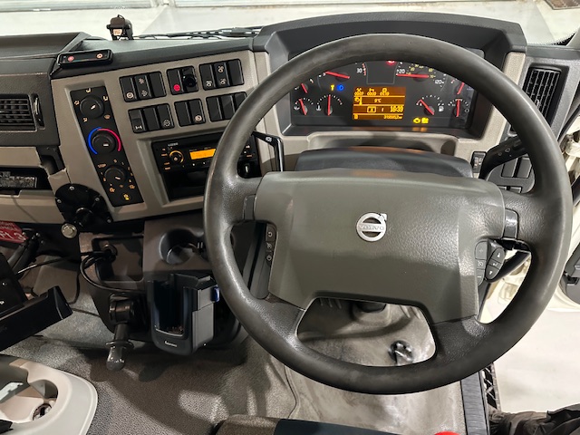 Volvo FL 240 4×2 Day Cab Box Van