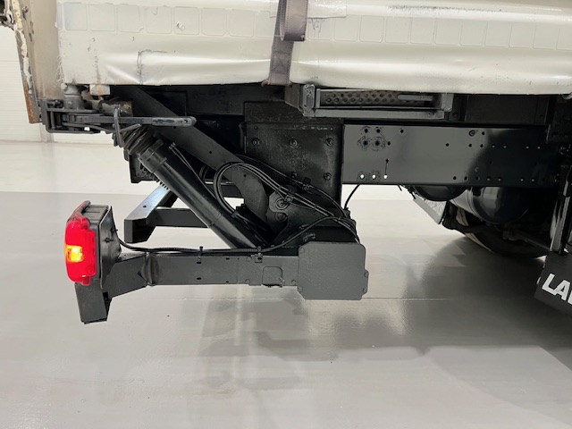 MAN TGM 18.250 4×2 Sleeper Cab Curtainsider