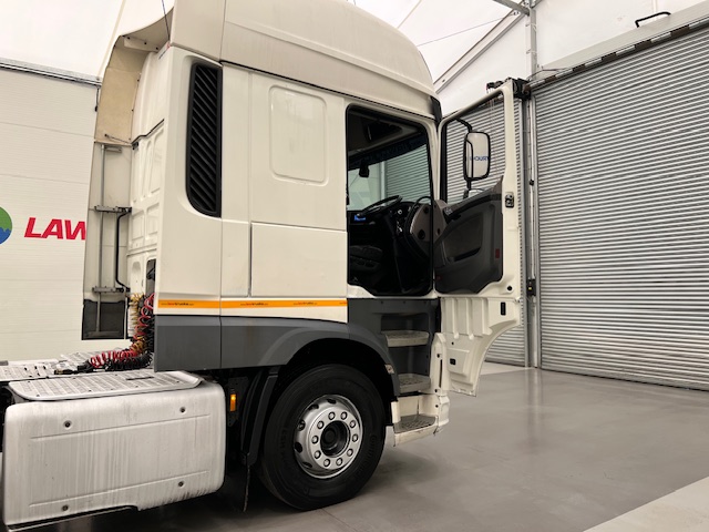 DAF XF 460 4×2 Super Space Cab Tractor Unit