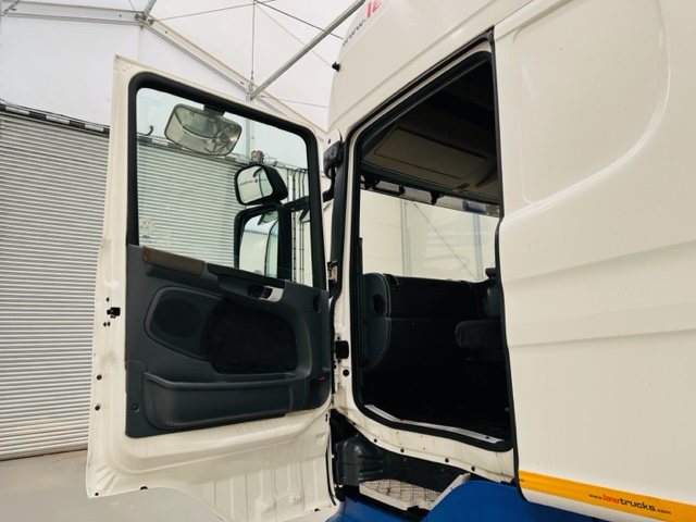 Scania R480 Rear Lift Sleeper Cab Flatbed Manual