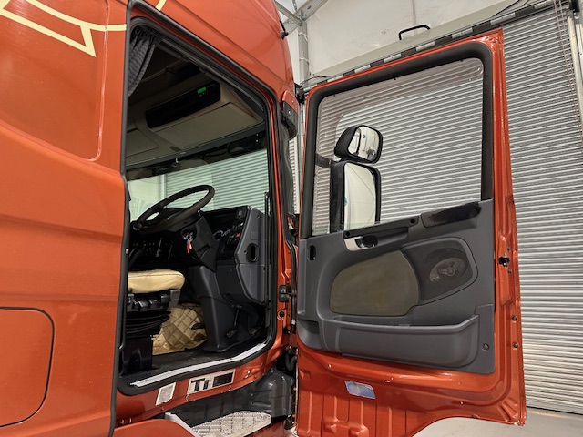 Scania R420 6×2 10 Tyre Rear Lift Flatbed Manual