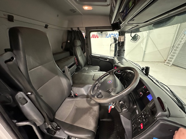 Scania P250 4×2 Sleeper Cab Fridge Box