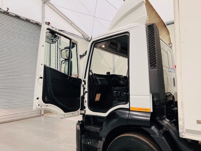 Iveco Stralis 310 AT 6×2 Fridge Box