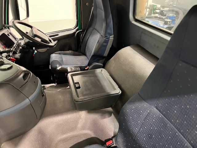 Volvo FM 400 8×4 Day Cab Tipper