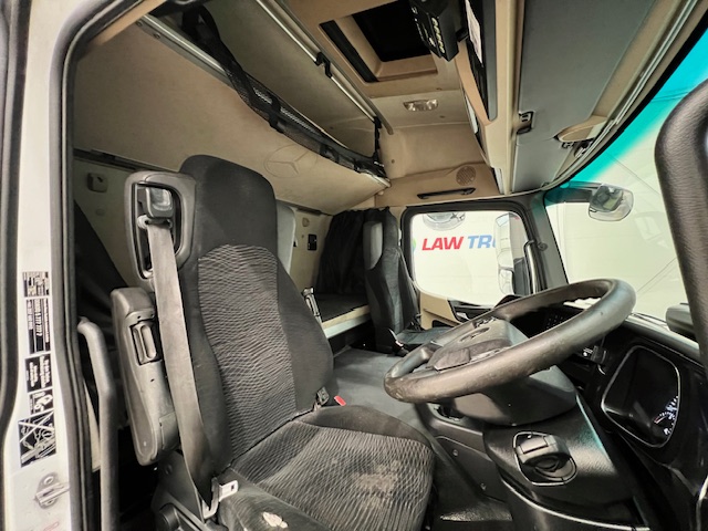 Mercedes Actros 1824 4×2 Sleeper Cab Fridge Box