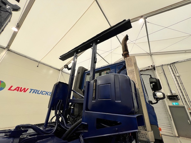 DAF CF85 360 8×4 Day Cab Hookloader