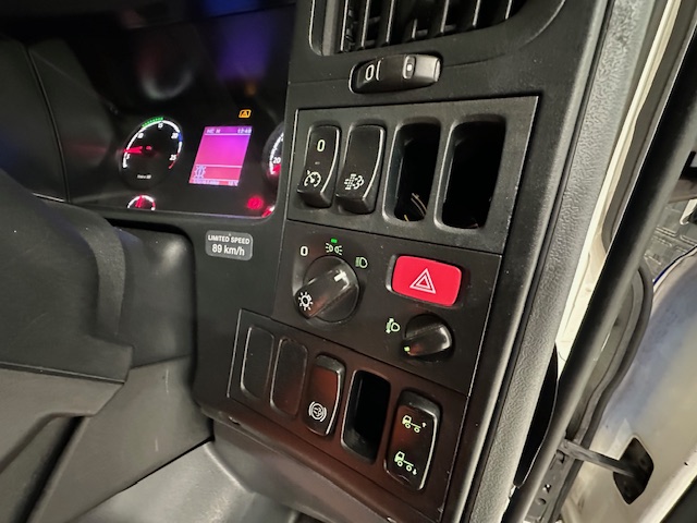 Scania P250 4×2 Sleeper Cab Fridge Box