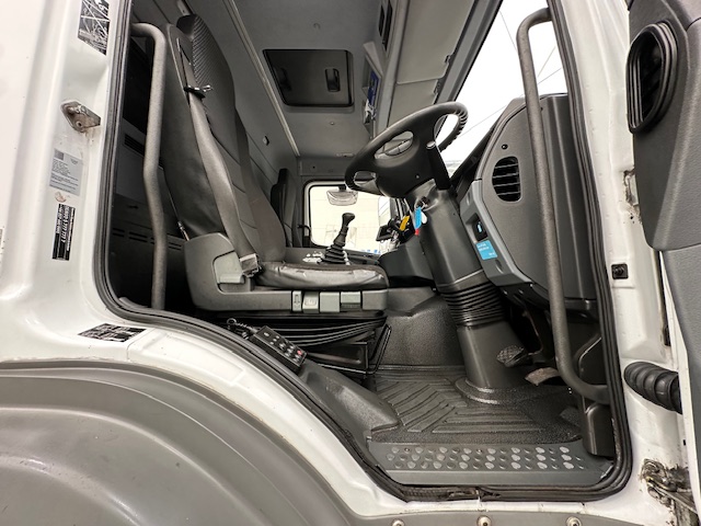 Mercedes Axor 1824 Day Cab Box Van
