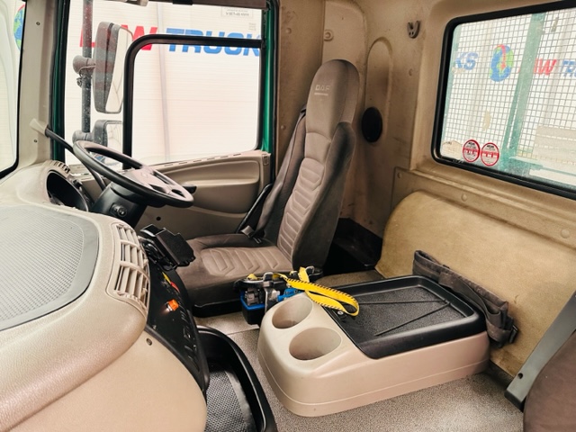 DAF CF75 310 Rear Lift Day Cab Dropside Brick Grab
