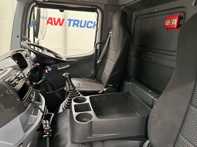 Mercedes Axor 1824 Day Cab Curtainsider Manual