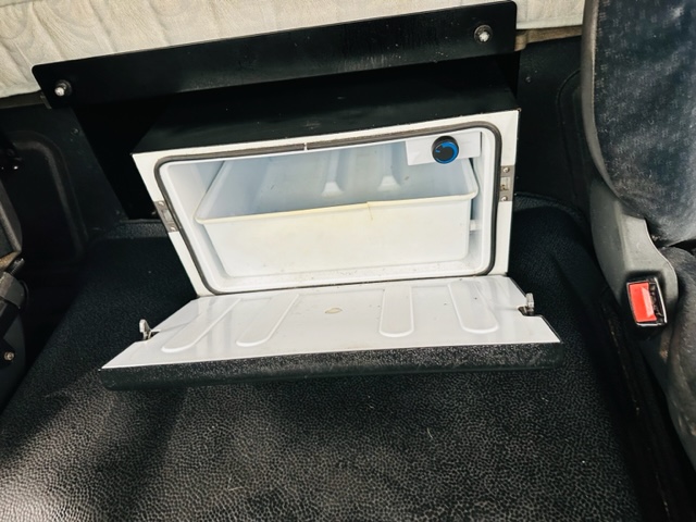 Mercedes 2543 6×2 10 Tyre Rear Lift Sleeper Cab Box Van