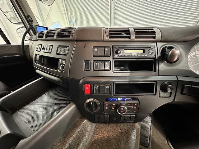 DAF CF 260 Sleeper Cab Curtainsider