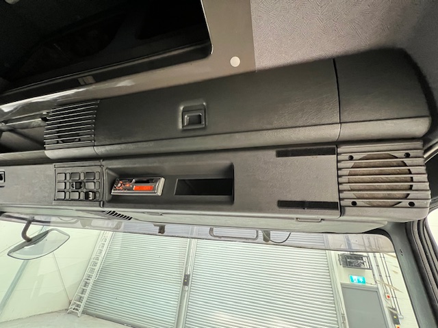 Scania P94 220 4×2 Sleeper Cab Box Van Manual