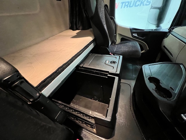 Mercedes Actros 2545 6×2 Midlift Tractor Unit