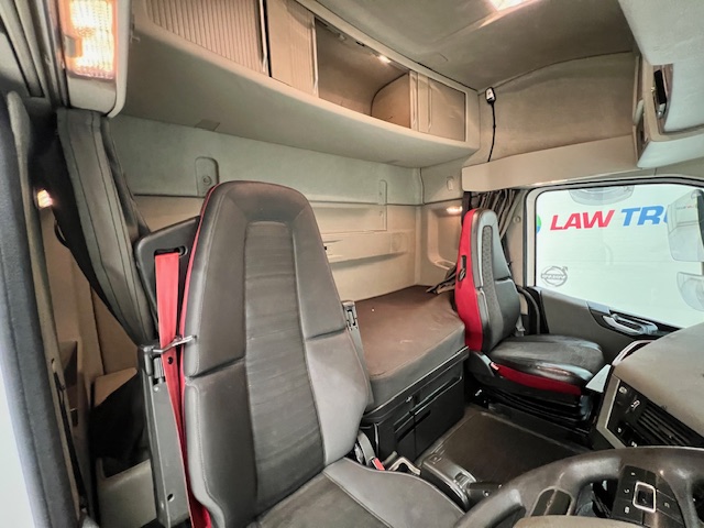Volvo FH 460 6×2 Midlift Tractor Unit