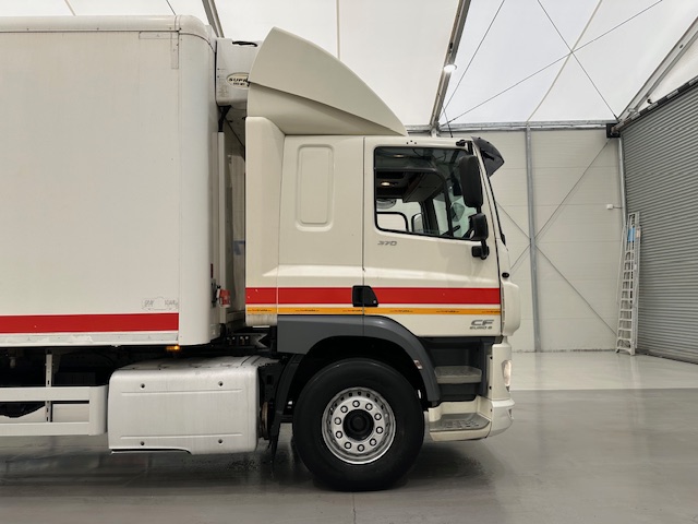 DAF CF 370 6×2 Sleeper Cab Fridge Box