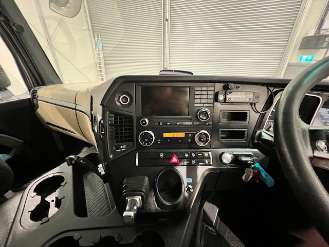 Mercedes Actros 1824 4×2 Sleeper Cab Fridge Box