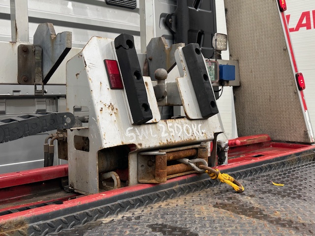 MAN TGL 12.220 Crew Cab Tilt and Slide
