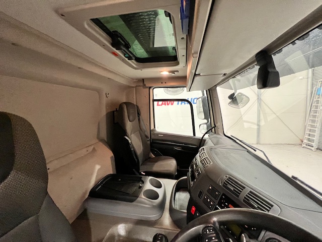 DAF CF 260 4×2 Day Cab Fridge Box