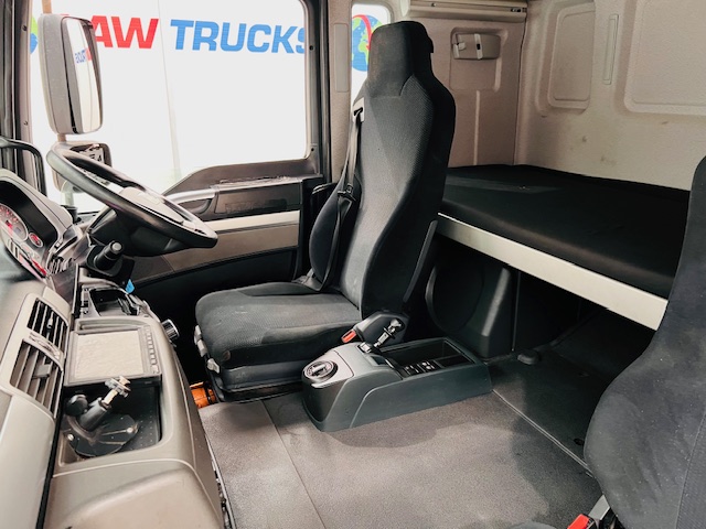 MAN TGM 18.250 Sleeper Cab Curtainsider