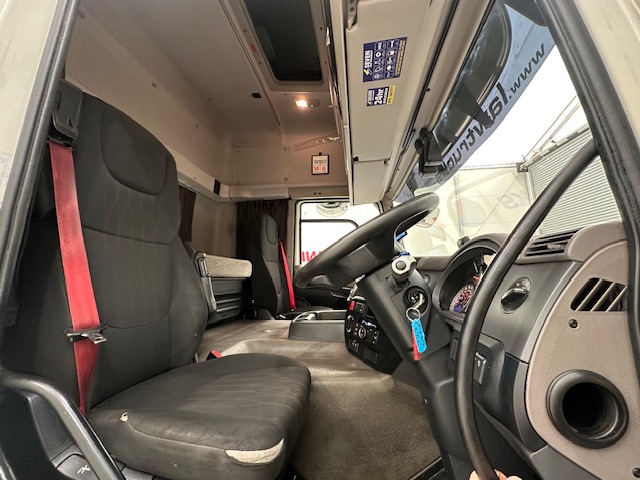 DAF CF 450 6×2 Space Cab Tractor Unit