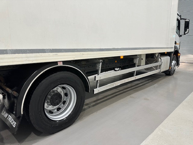 Mercedes Antos 1827 Day Cab Fridge Box
