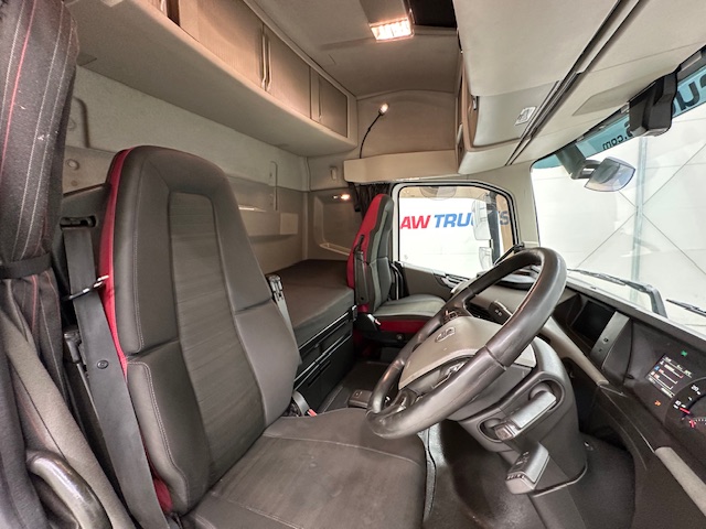 Volvo FH 500 6×2 Midlift Tractor Unit