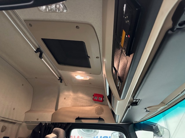 Mercedes Actros 1830 Sleeper Cab Box Van
