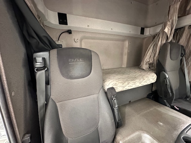 DAF CF 310 Sleeper Cab Curtainsider