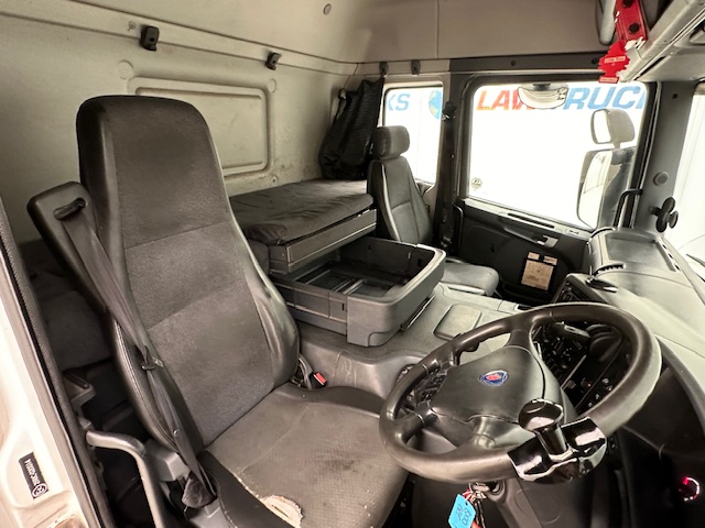 Scania P230 4×2 Sleeper Cab Curtainsider Manual