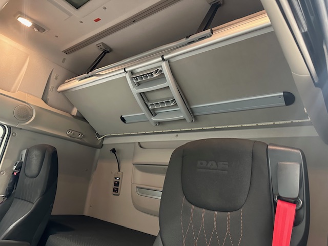 DAF XF 530 6×2 Midlift Tractor Unit