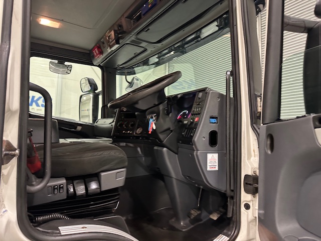 Scania P280 6×2 Rear Lift Day Cab Fridge Box