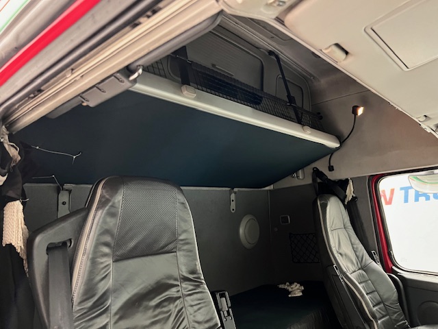 Volvo FM 450 6×2 Sleeper Cab Curtainsider