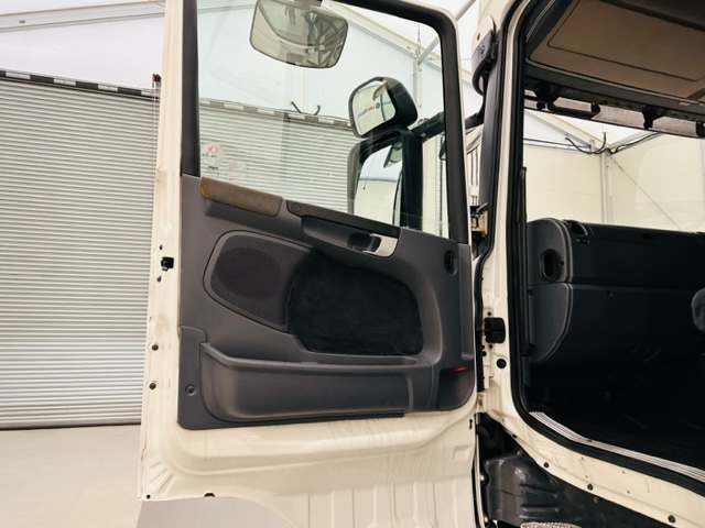 Scania R480 Rear Lift Sleeper Cab Flatbed Manual