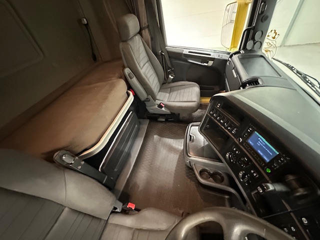 Scania R450 6×2 Midlift Topline Tractor Unit
