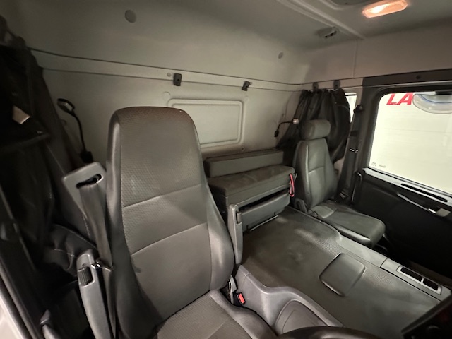 Scania P250 4×2 Sleeper Cab Fridge Box