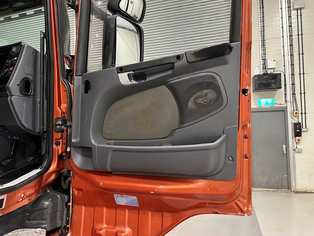 Scania R420 6×2 10 Tyre Rear Lift Flatbed Manual