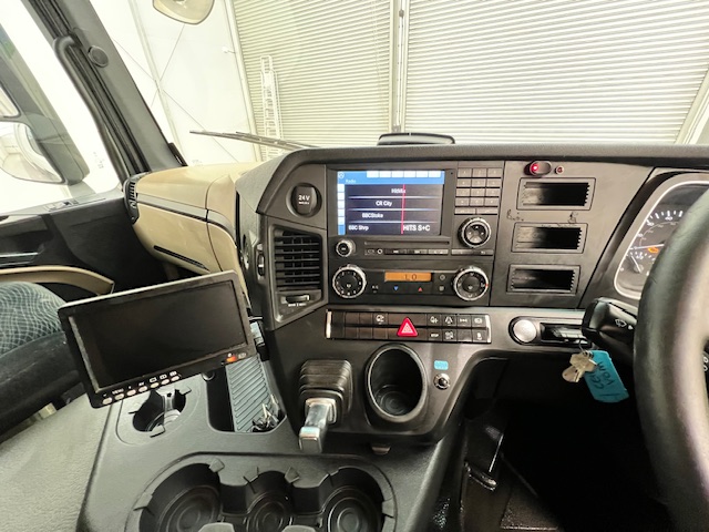 Mercedes Actros 1824 4×2 Sleeper Cab Fridge Box