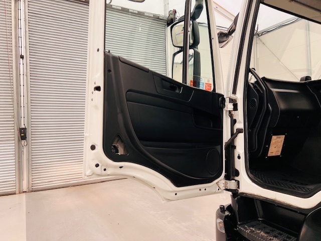 Iveco Stralis 310 AT 6×2 Fridge Box