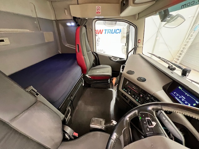 Volvo FH 500 6×2 Sleeper Cab Midlift Tractor Unit